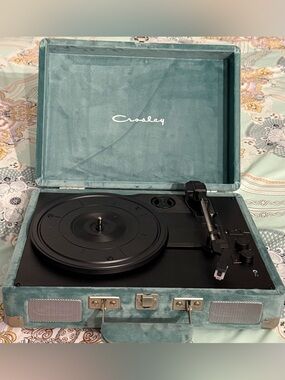 🎶CROSLEY TURNTABLE🎶